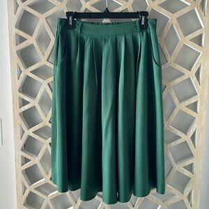 Perfect circle skirt for fall! It has pockets!